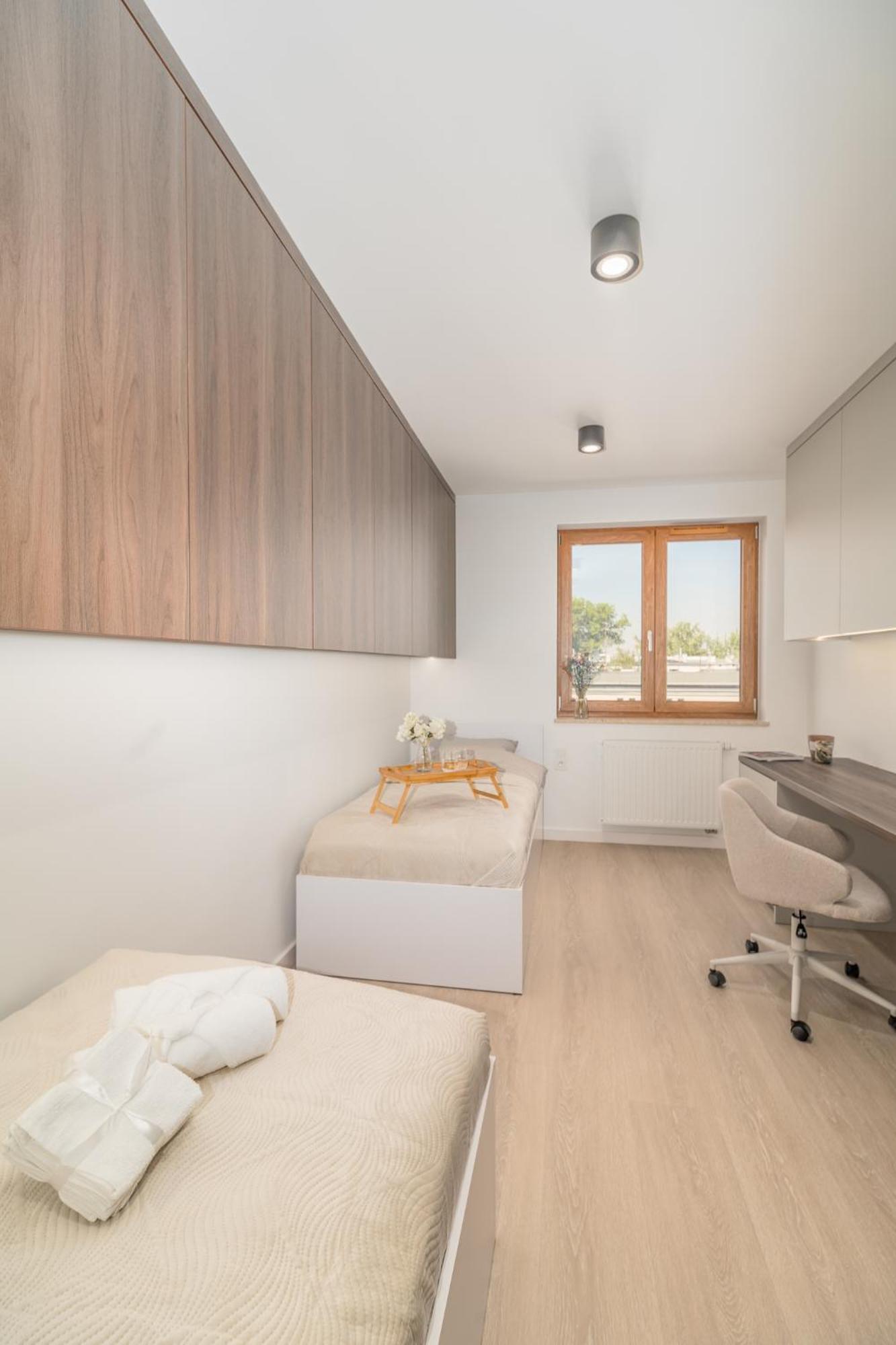 Leilighet Prestige - 61m2, Parking, Balcony, Workspace, Ac - By Rentujemy Krasków