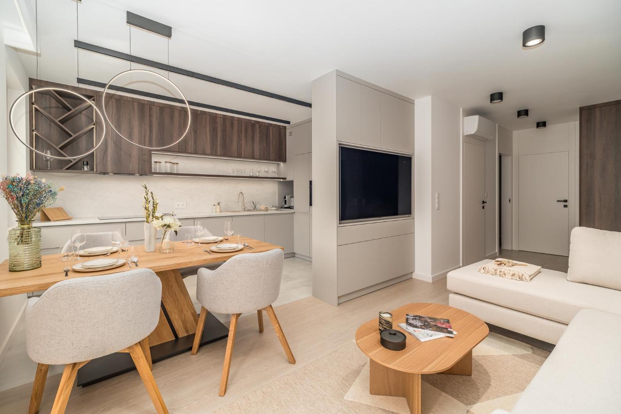 Prestige - 61m2, Parking, Balcony, Workspace, Ac - By Rentujemy * Krasków